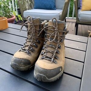 St. Elias Hiking Boots